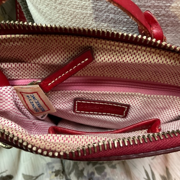 Chic DOONEY and BOURKE Burgundy Crossbody Bag - Picture 8 of 9